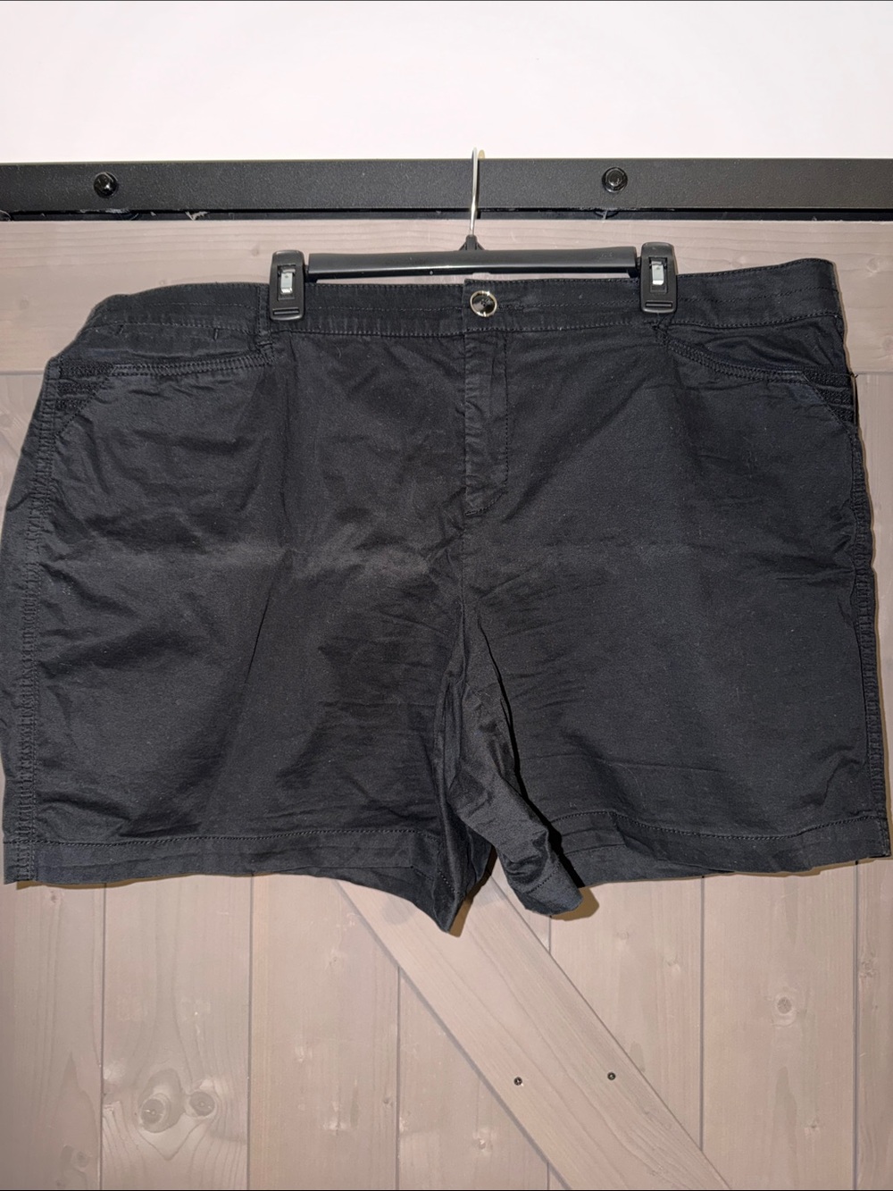 intro. Black Flat-Front Casual Women's Shorts